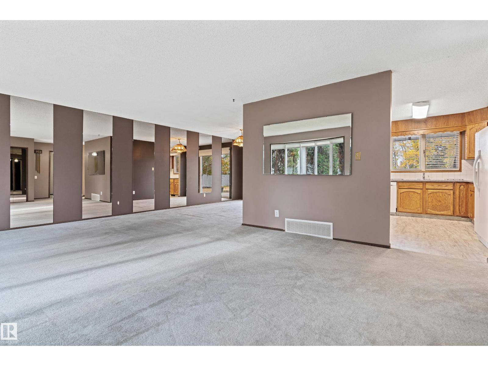 Edmonton, AB T5A2S1,5558 145A AV NW