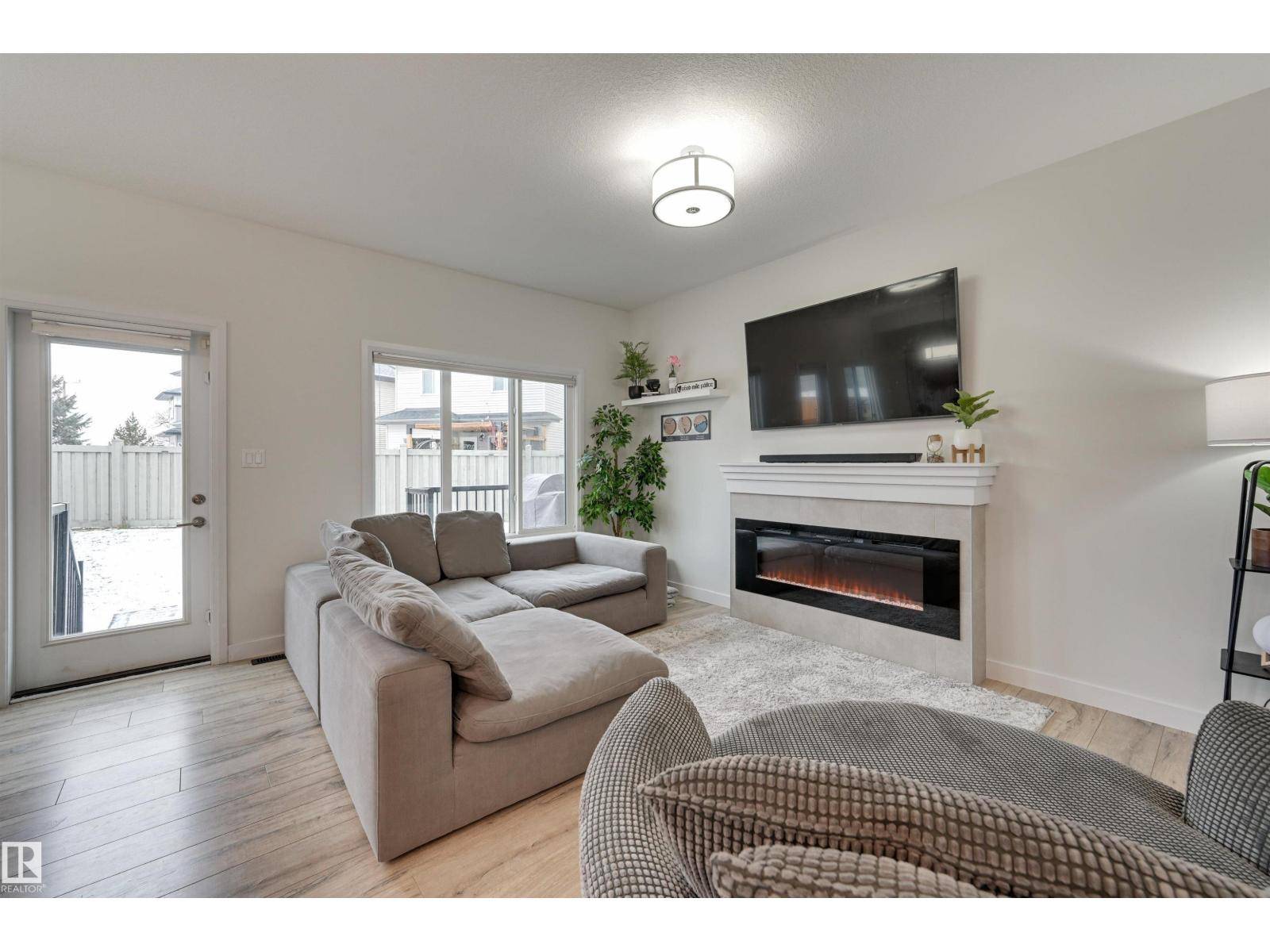 Edmonton, AB T6W4L4,7234 CHIVERS PL SW