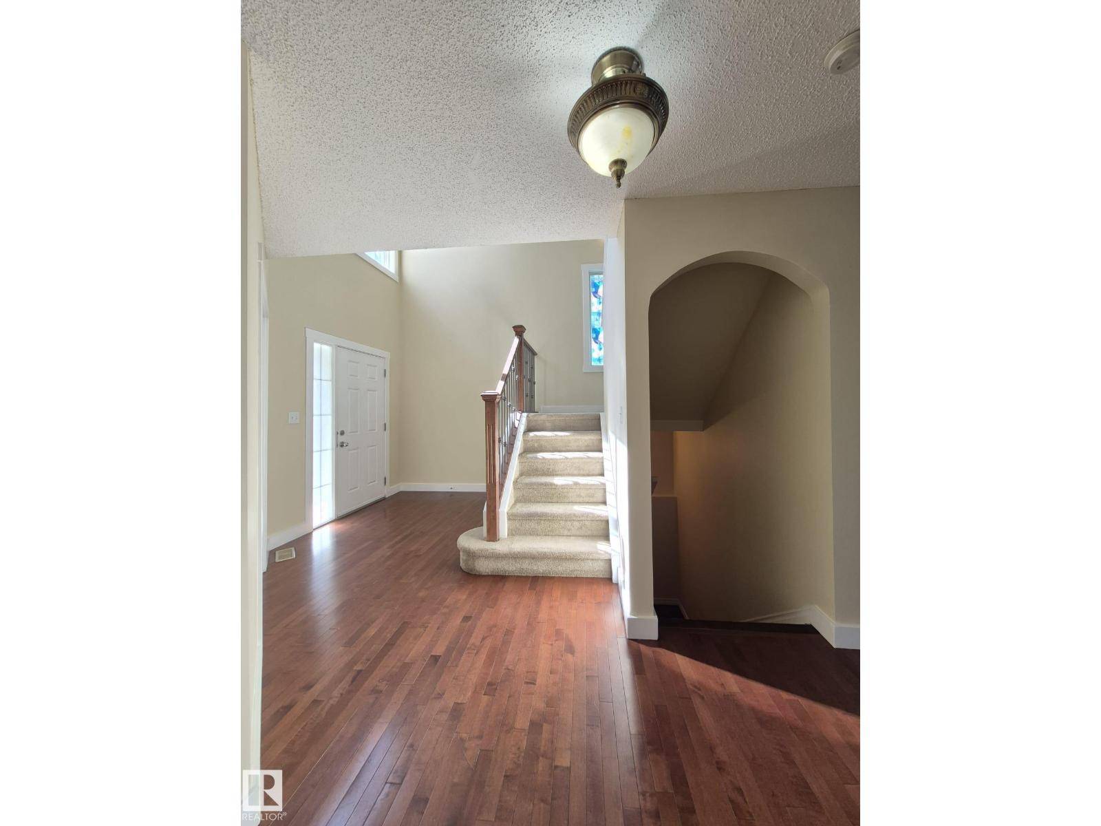 Edmonton, AB T6R0B4,8361 Shaske CR NW