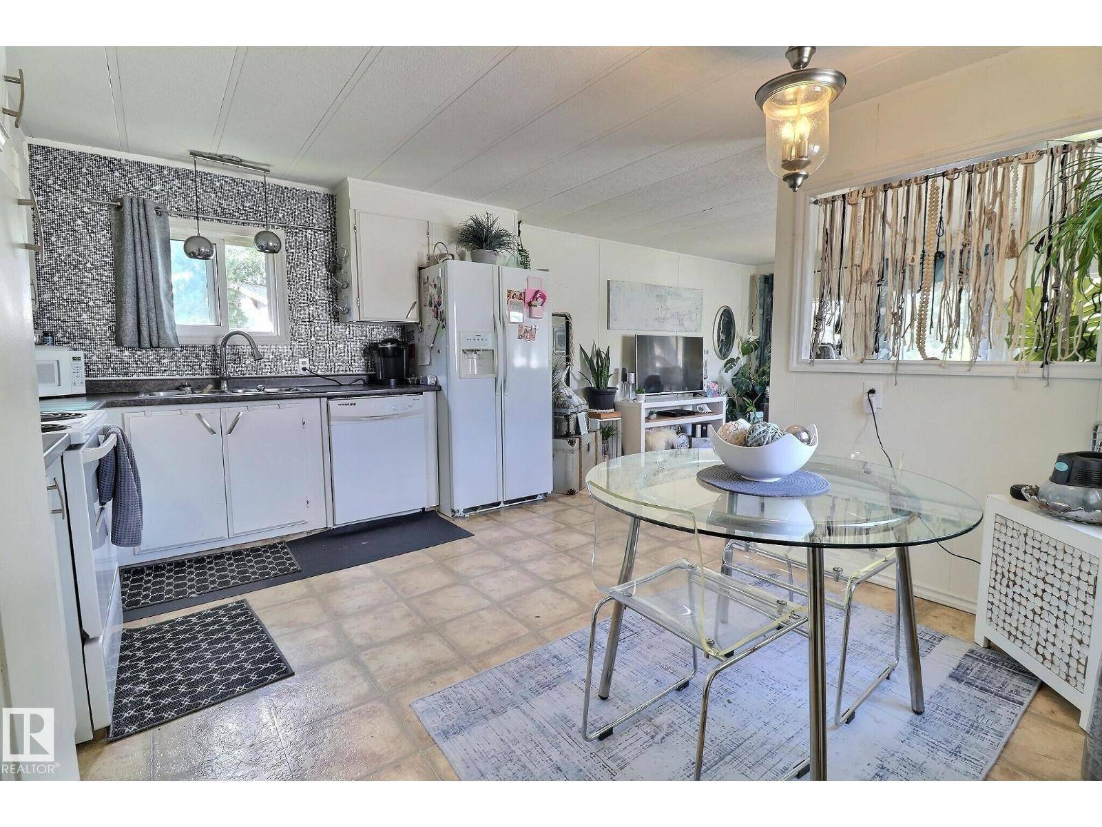 Edmonton, AB T5Y6L6,289 Juniper CR NW