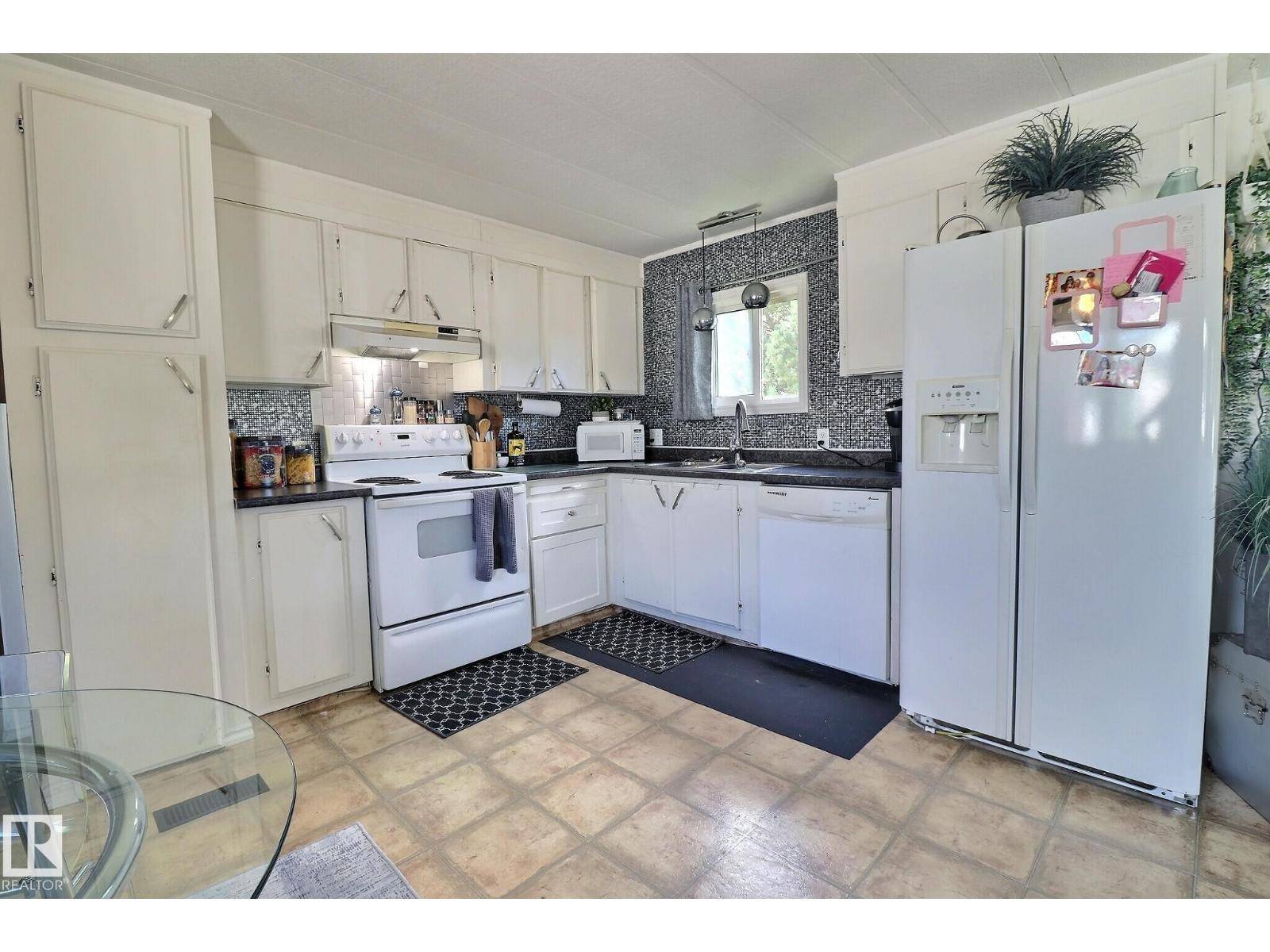 Edmonton, AB T5Y6L6,289 Juniper CR NW