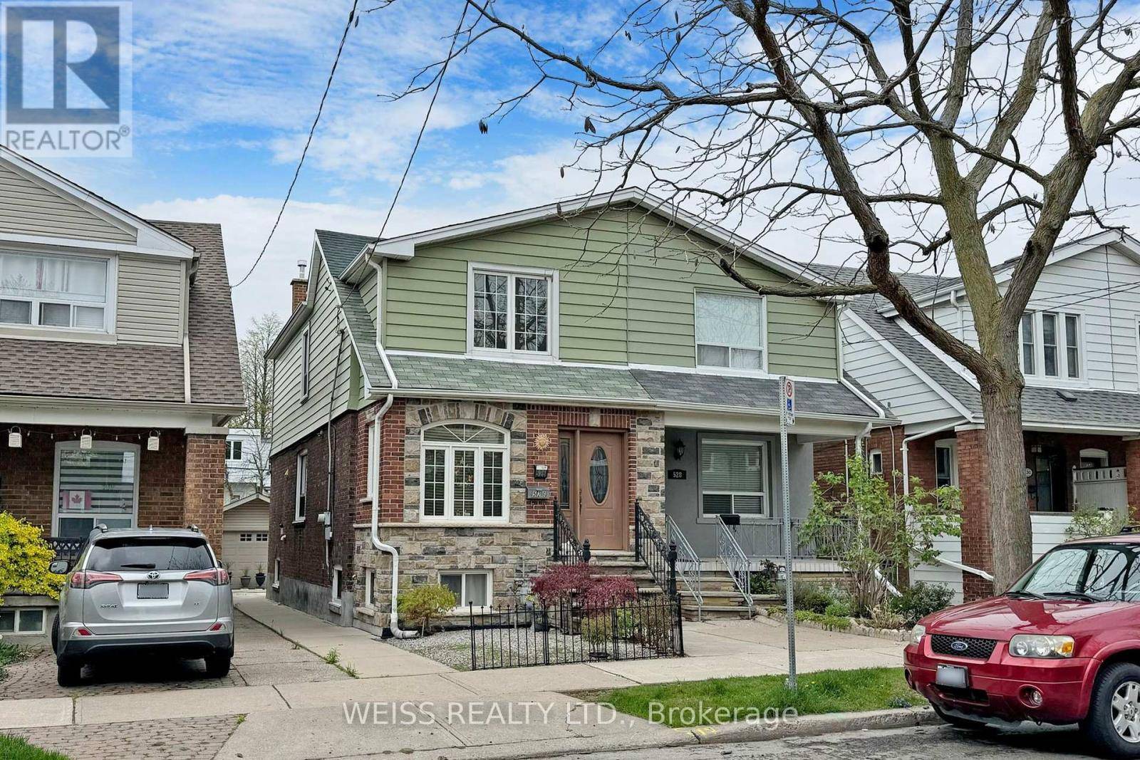 Toronto (danforth), ON M4C1X5,526 MILVERTON BOULEVARD