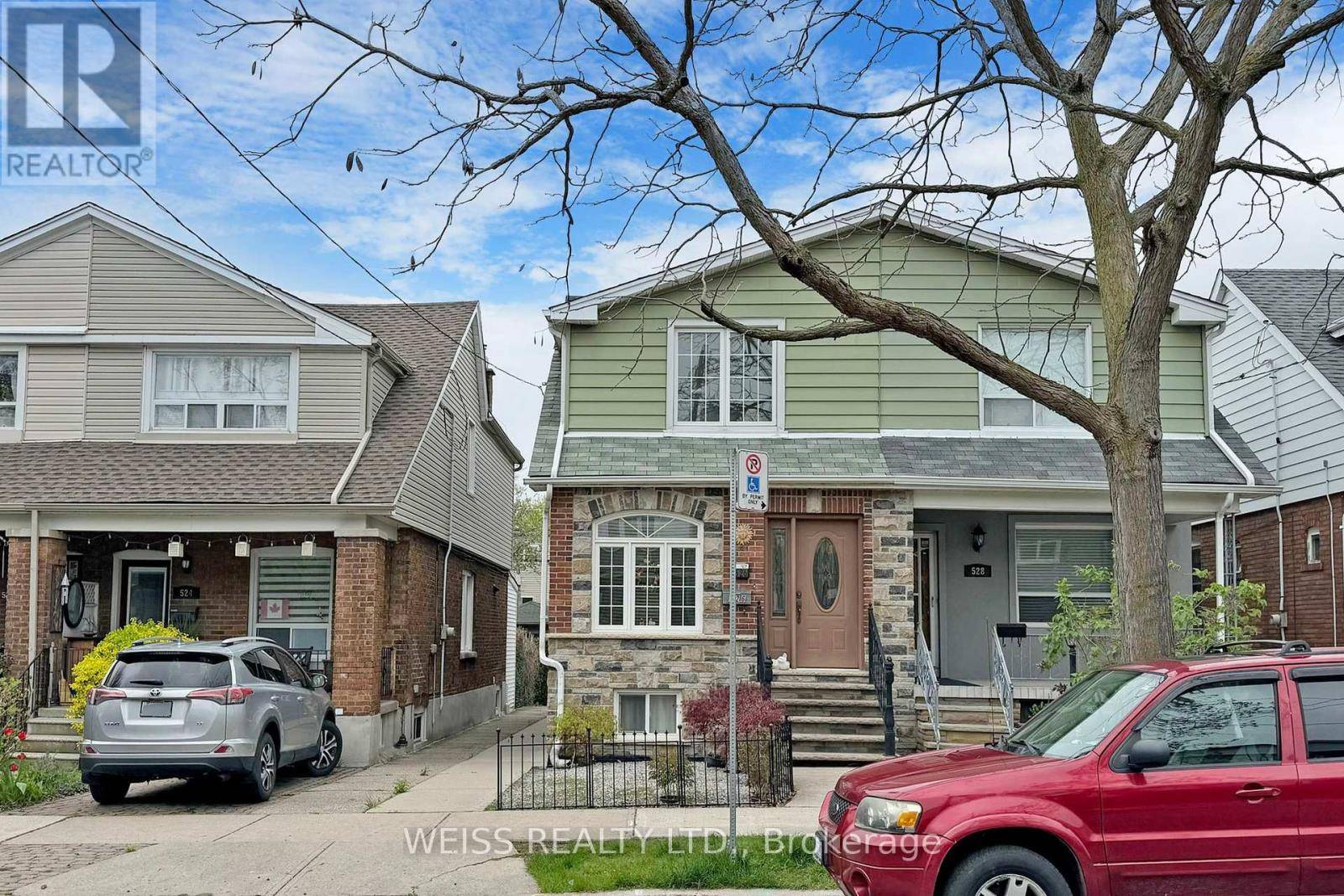 Toronto (danforth), ON M4C1X5,526 MILVERTON BOULEVARD