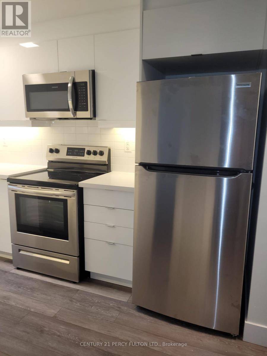 Toronto (clairlea-birchmount), ON M4B2J7,1051 Victoria Park AVE #2