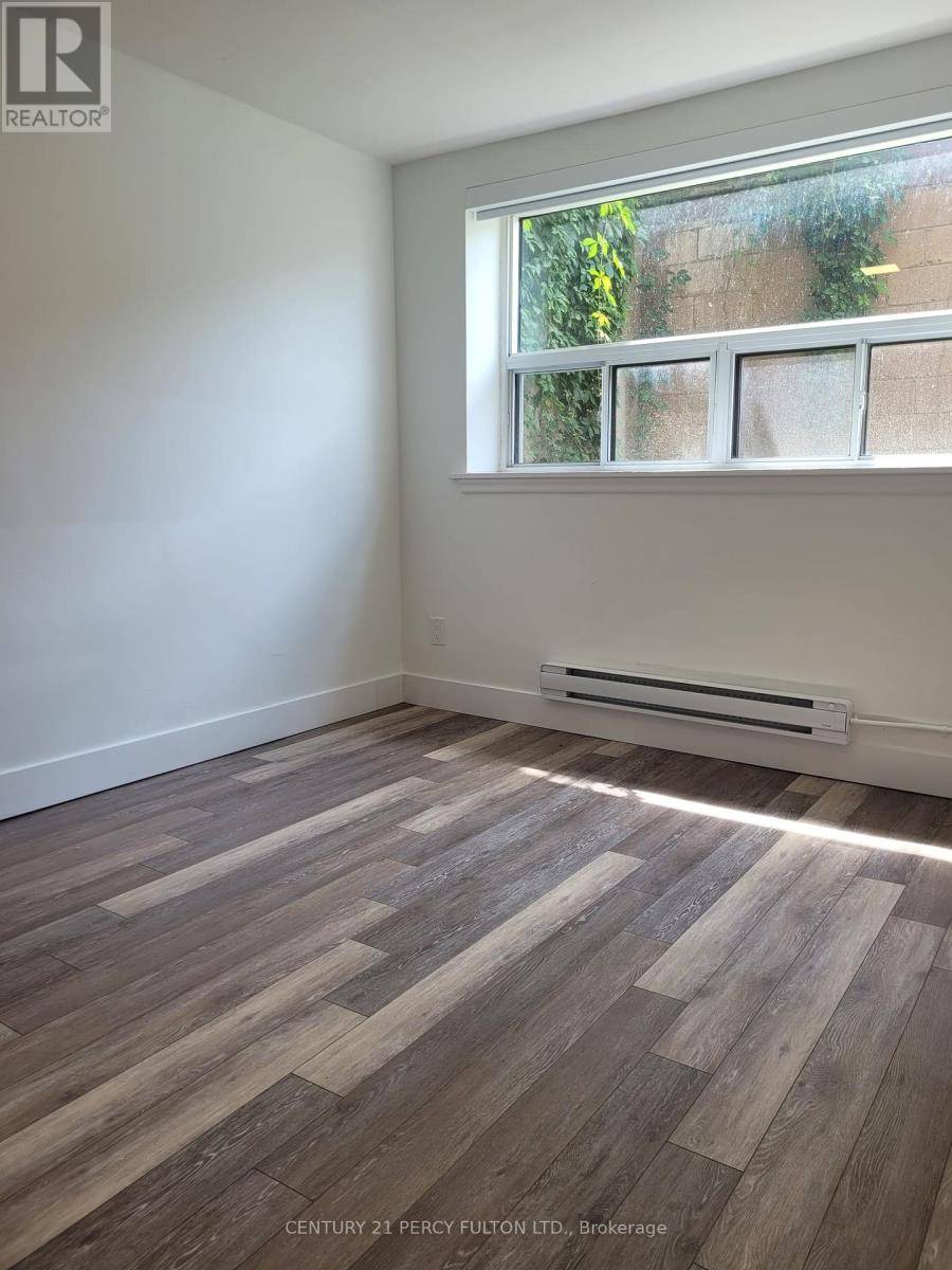 Toronto (clairlea-birchmount), ON M4B2J7,1051 Victoria Park AVE #2