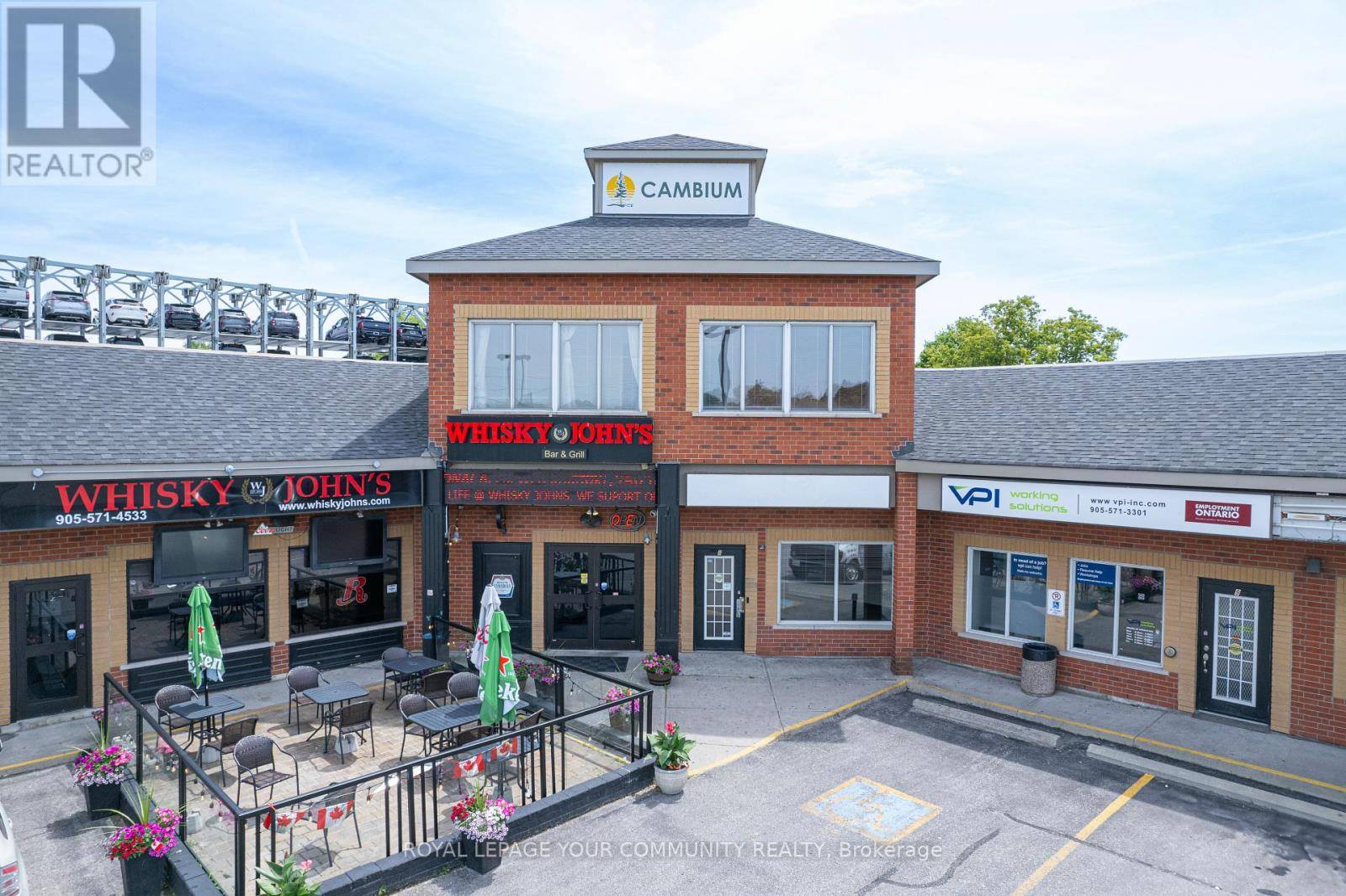 Oshawa (vanier), ON K1J2K4,843 King ST West #8