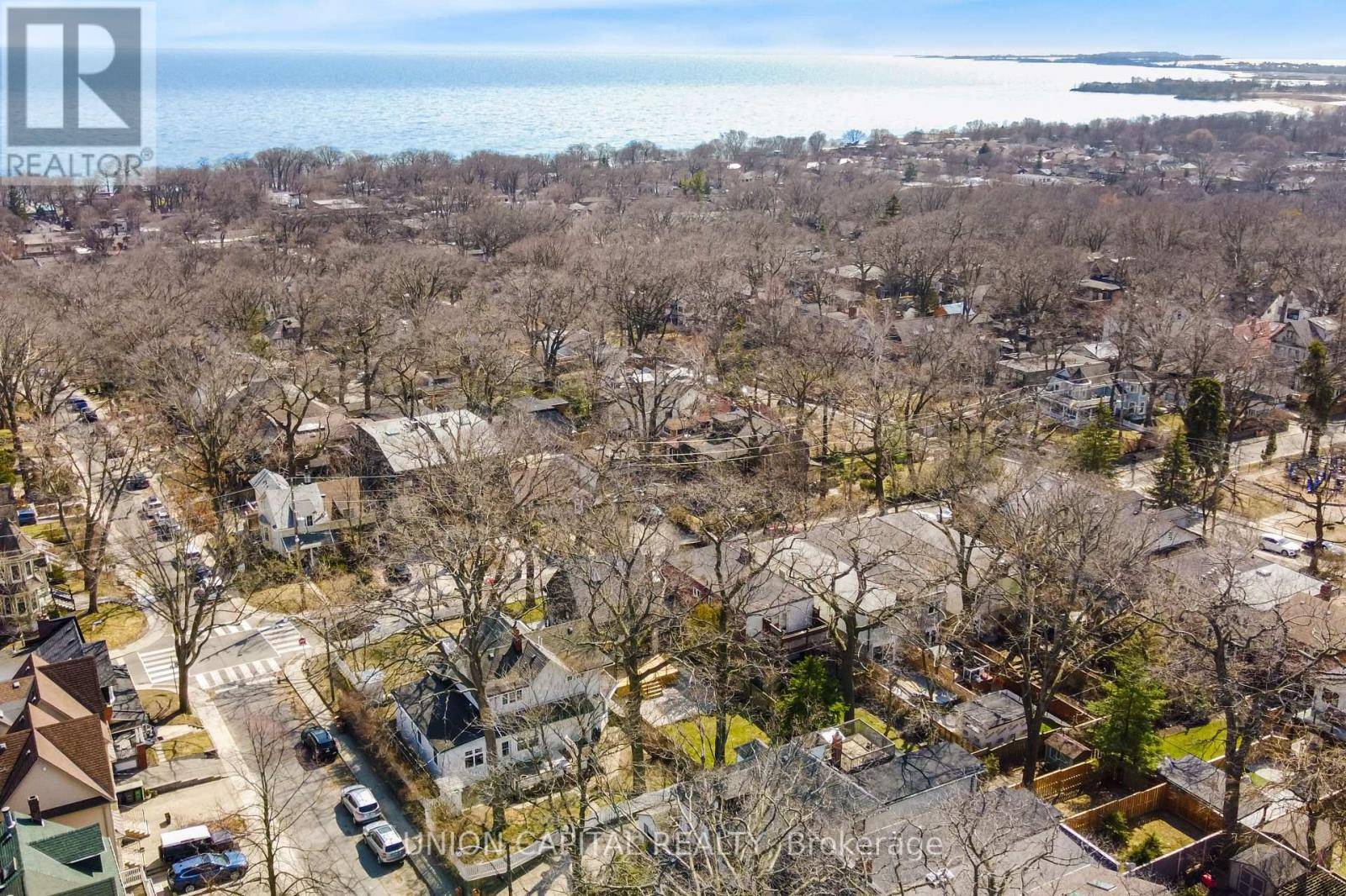 Toronto (the Beaches), ON M4E1L8,28 PINE AVENUE