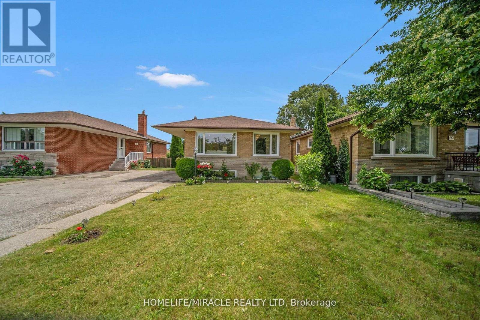 Toronto (wexford-maryvale), ON M1R2N3,90 DEANVAR AVENUE