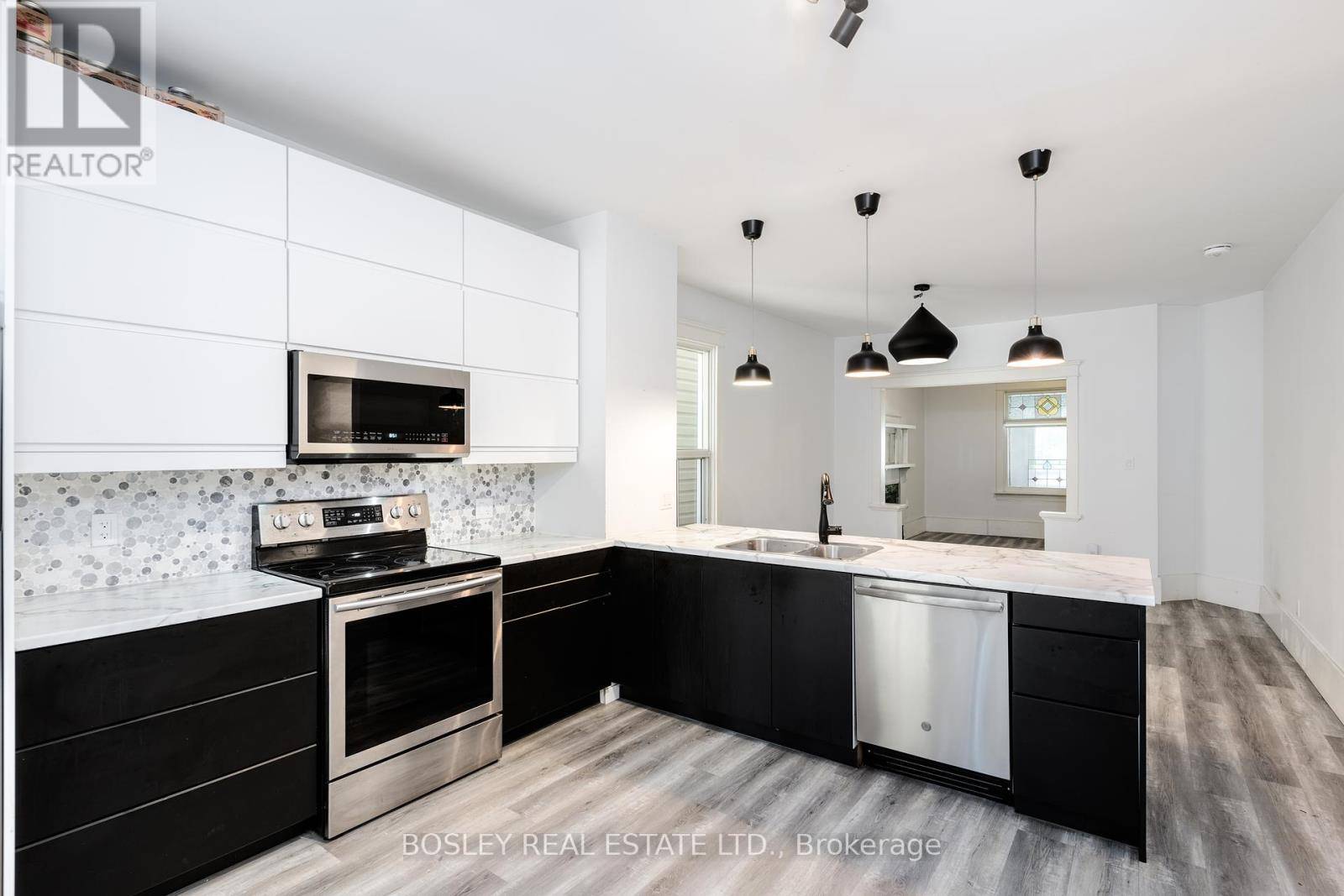 Toronto (south Riverdale), ON M4M3B5,138 CURZON STREET