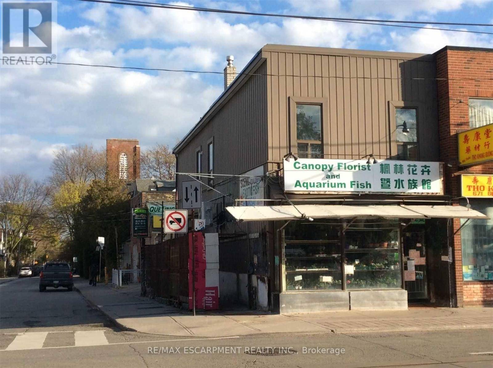 Toronto (south Riverdale), ON M4M1Y2,673 GERRARD STREET E