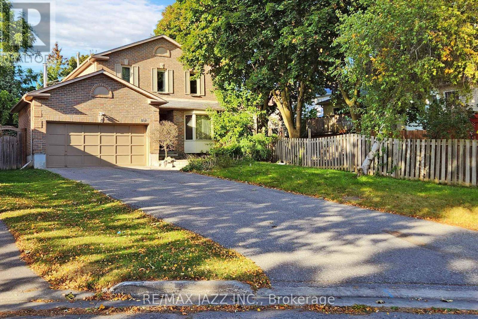 Oshawa (pinecrest), ON L1K1S8,692 AVERY COURT