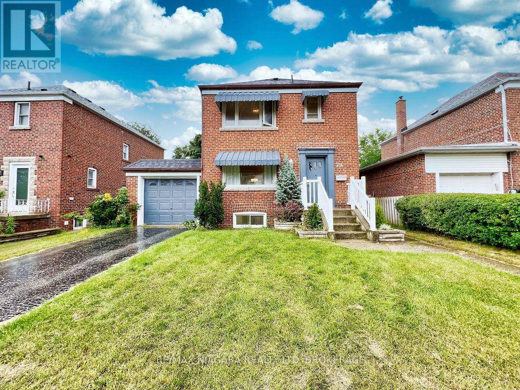 Toronto (birchcliffe-cliffside), ON M1N1X9,79 CLONMORE DRIVE