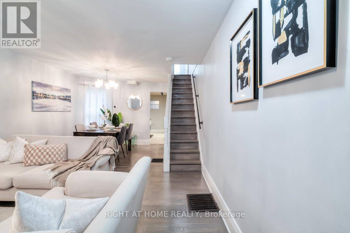 Toronto (south Riverdale), ON M4M3B4,30 CURZON STREET