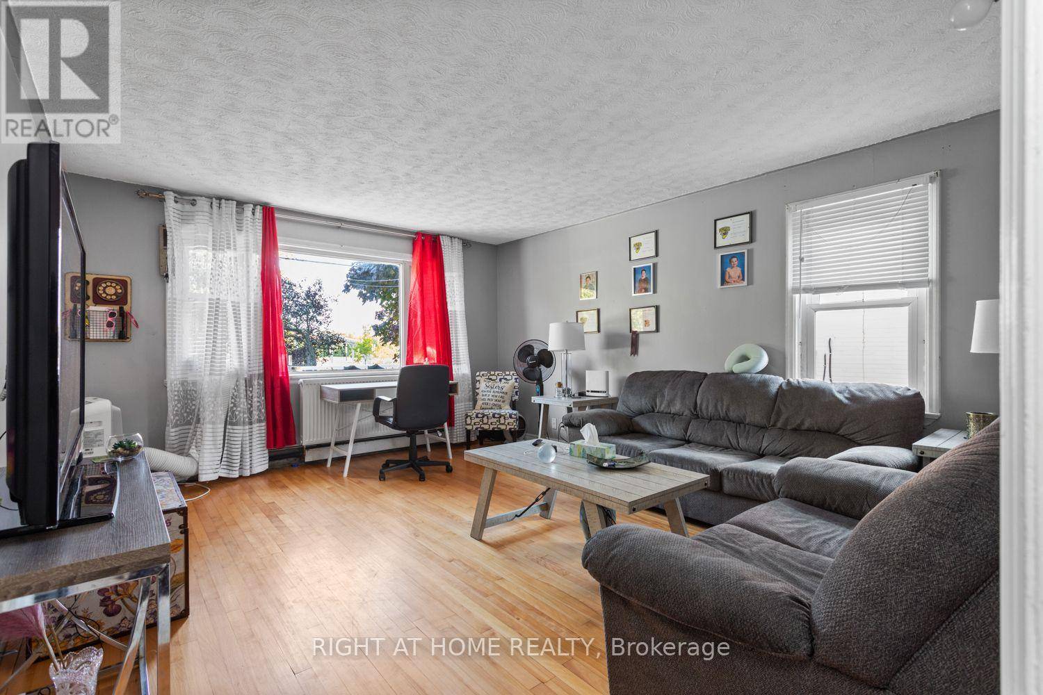 Oshawa (lakeview), ON L1H4M4,1398 SIMCOE STREET S