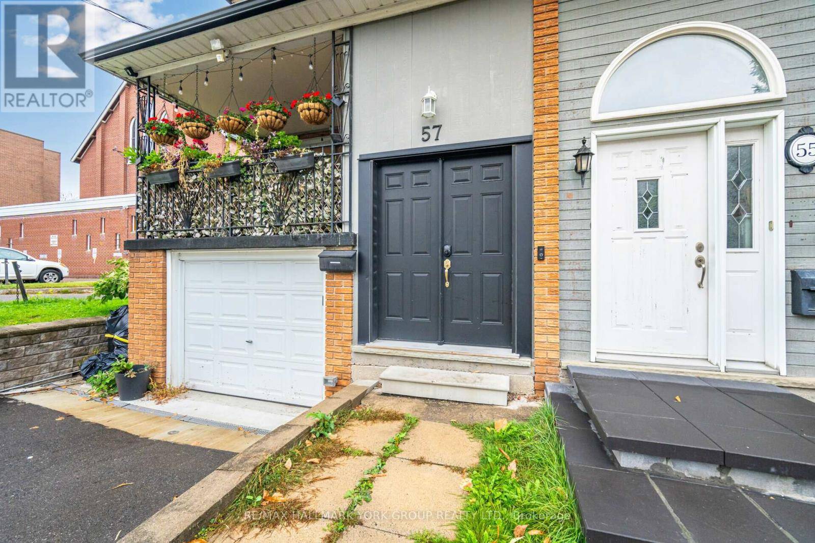 Toronto (south Riverdale), ON M4M3B3,57 CURZON STREET