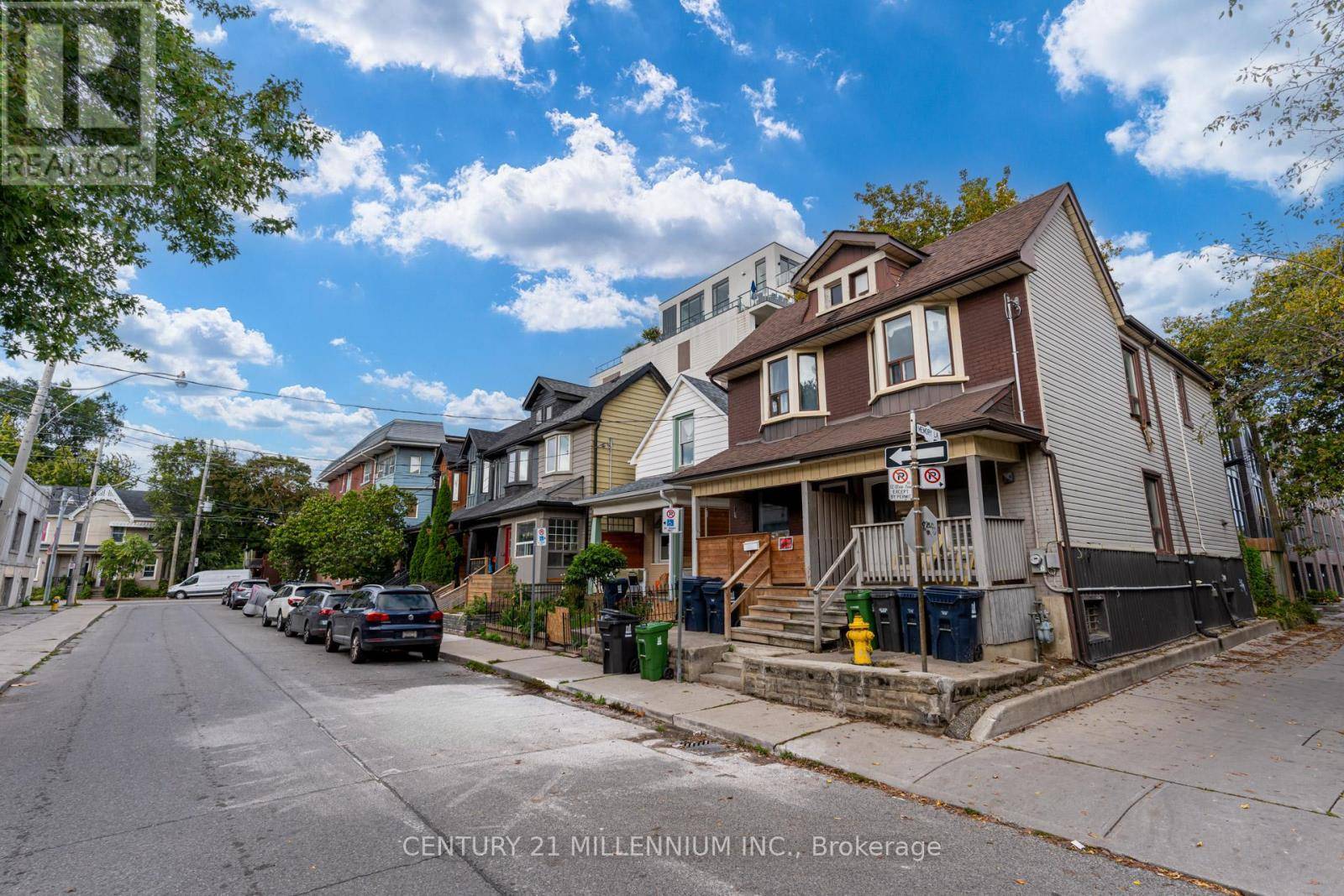 Toronto (south Riverdale), ON M4L2N4,69 LAING STREET