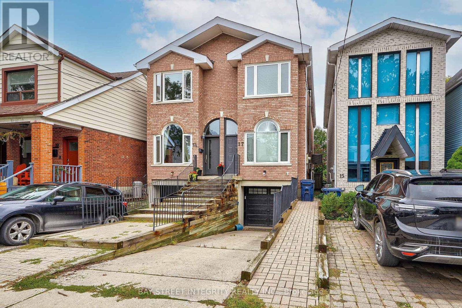 Toronto (danforth Village-east York), ON M4J3Z8,17 FRANKDALE AVENUE