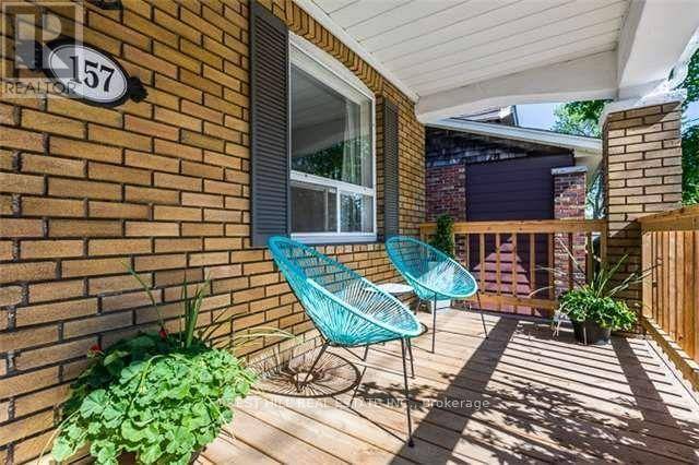 Toronto (woodbine-lumsden), ON M4C4M9,157 OAK PARK AVENUE