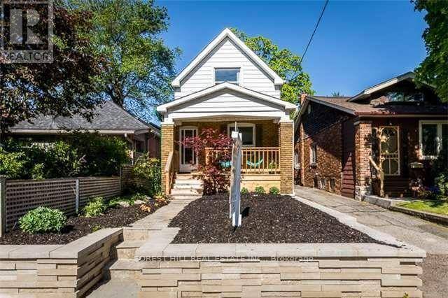 Toronto (woodbine-lumsden), ON M4C4M9,157 OAK PARK AVENUE