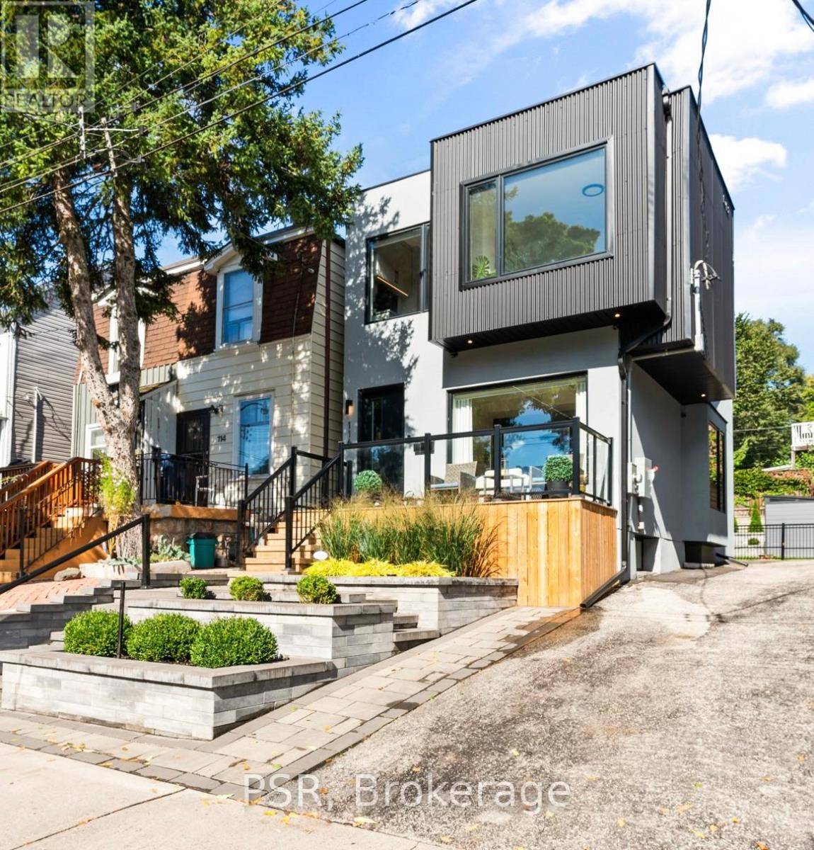 Toronto (greenwood-coxwell), ON M4L2J3,116 WALPOLE AVENUE