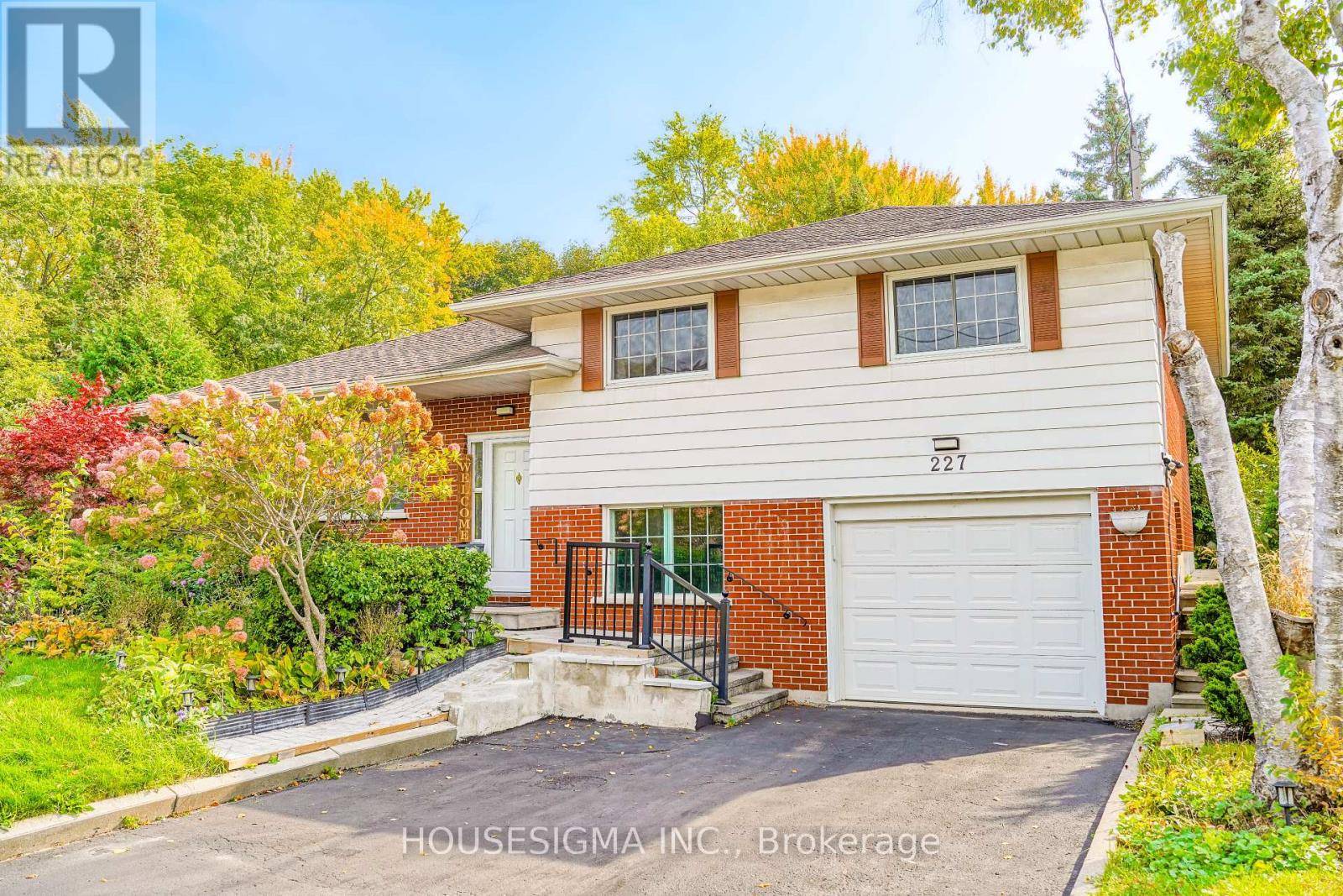 Oshawa (o'neill), ON L1G2W9,227 ROSSLAND ROAD E