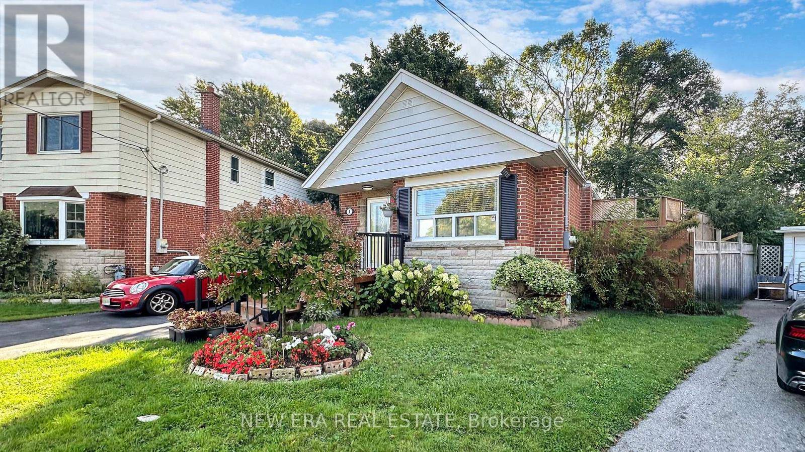 Toronto (clairlea-birchmount), ON M1L3M6,1 FAIRBOURNE CRESCENT