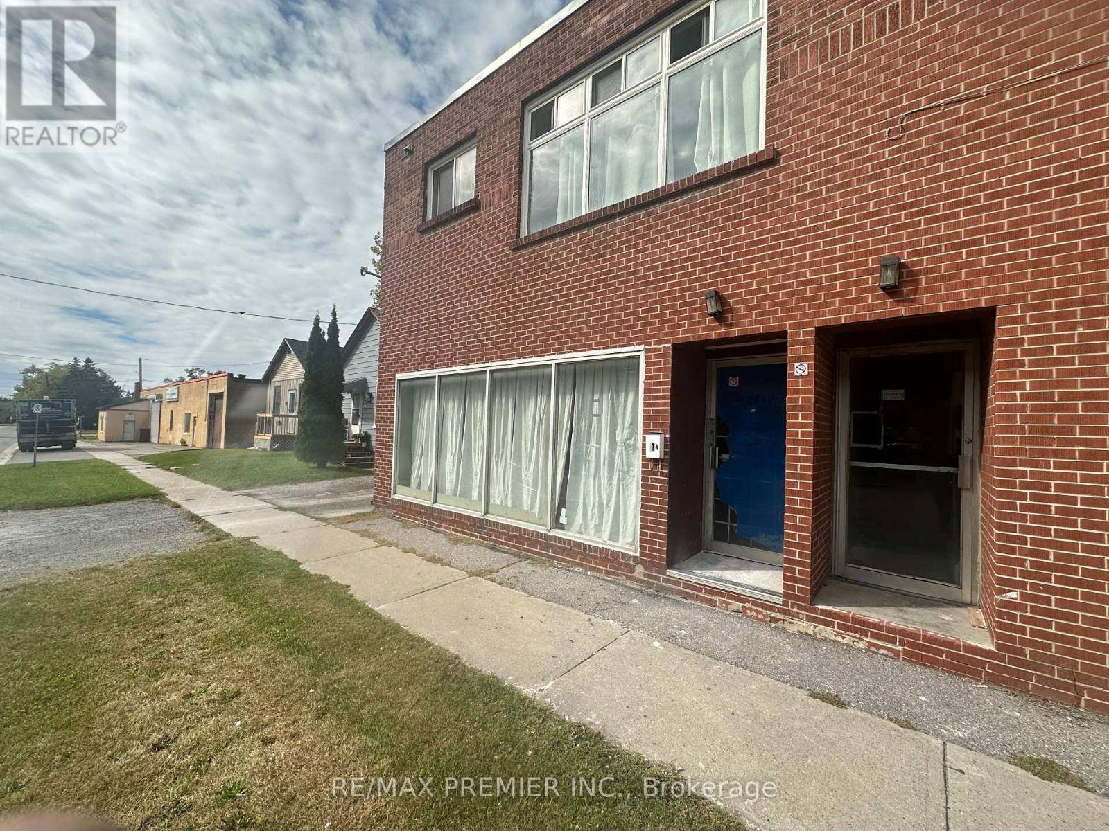 Oshawa (lakeview), ON L1H3T6,92 Wolfe ST #1A