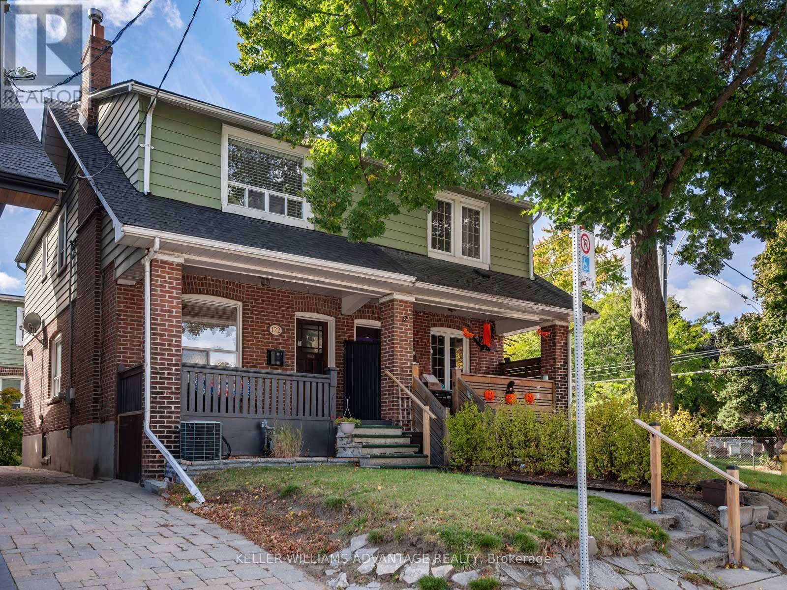 Toronto (the Beaches), ON M4L3N9,122 RAINSFORD ROAD