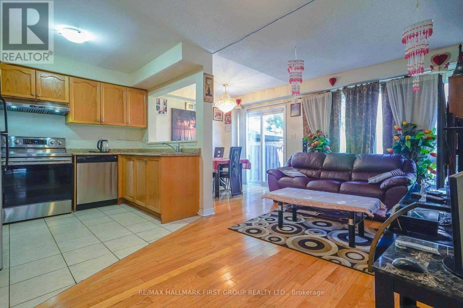 Toronto (clairlea-birchmount), ON M1L0A8,5 GOULDEN CRESCENT