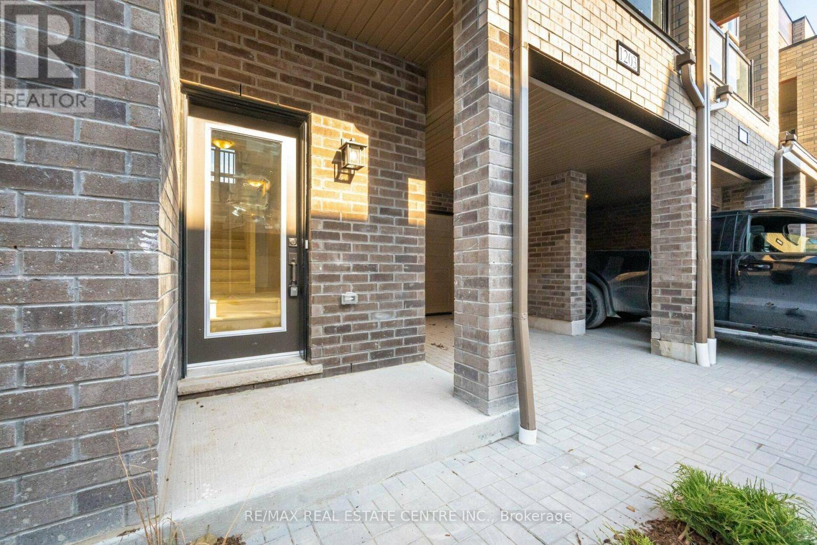 Pickering (village East), ON L1V0H2,1865 Pickering Pkwy #1203