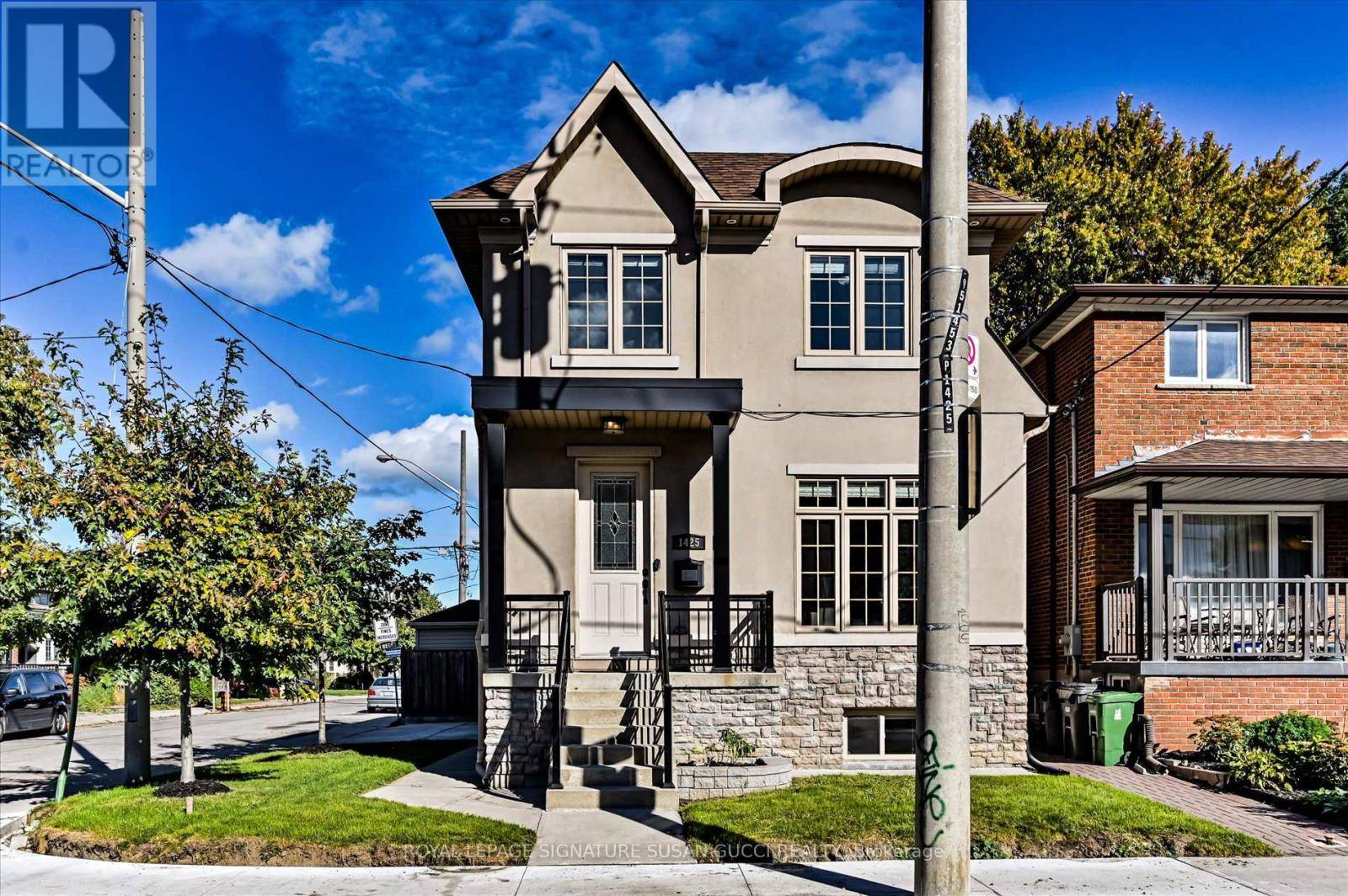 Toronto (woodbine-lumsden), ON M4C4G7,1425 WOODBINE AVENUE