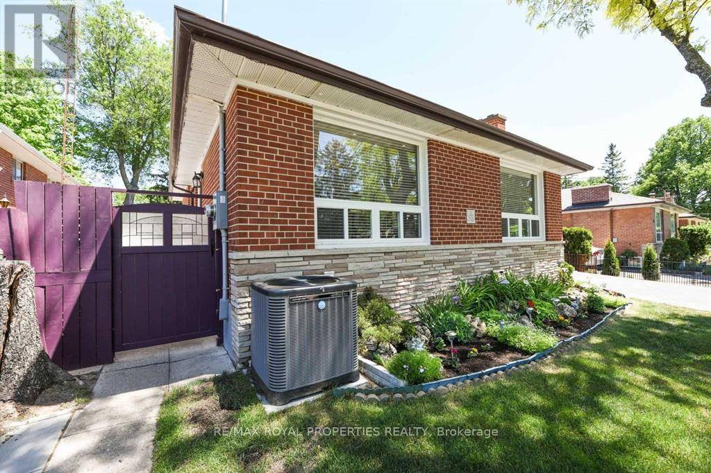 Toronto (west Hill), ON M1E3X4,73 Morning Dew RD #Bsmt