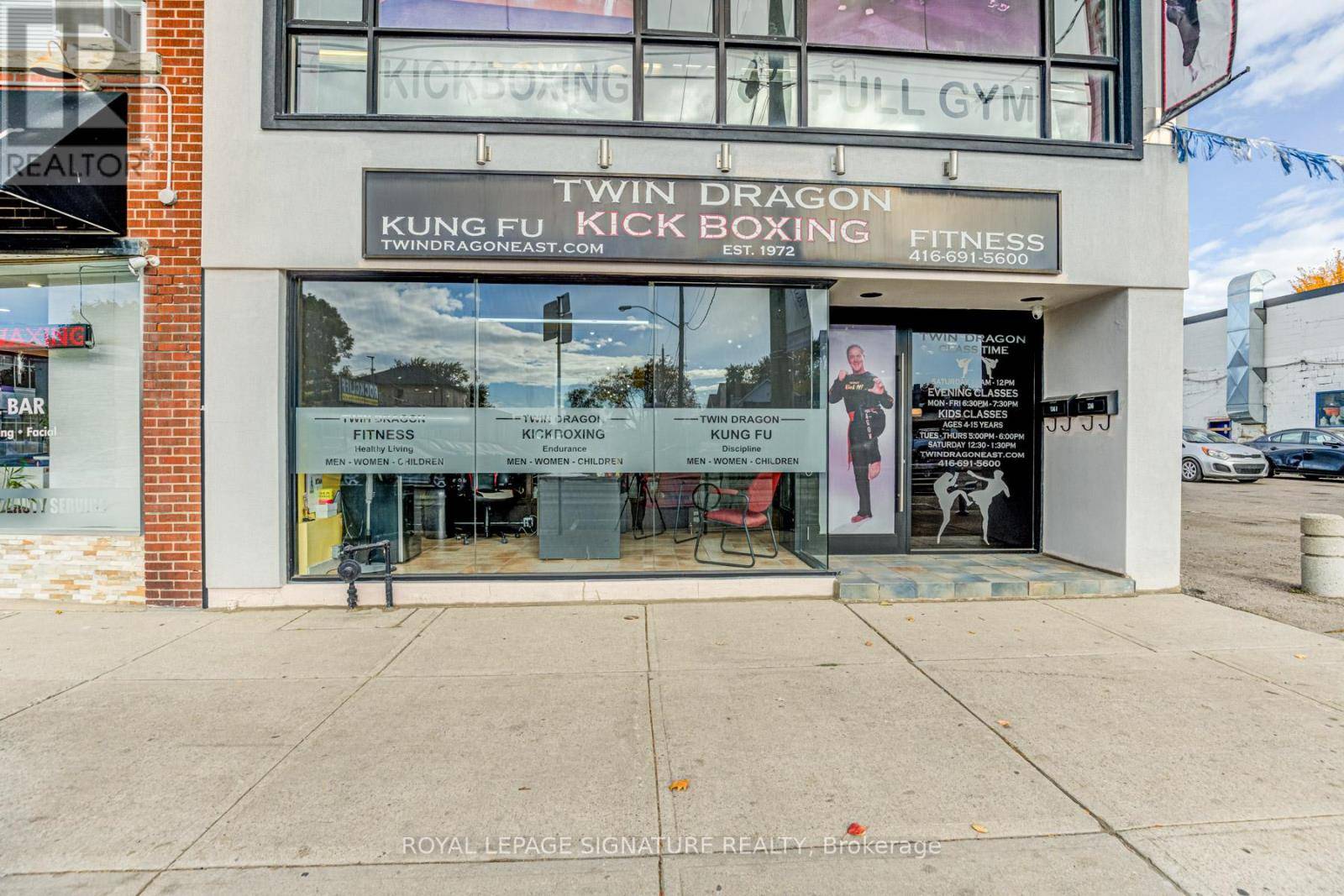 Toronto (oakridge), ON M1L1C2,3246 DANFORTH AVENUE