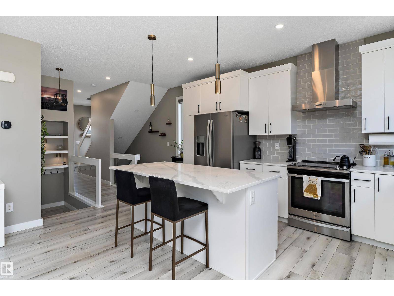 Edmonton, AB T6M1K6,1615 202 ST NW