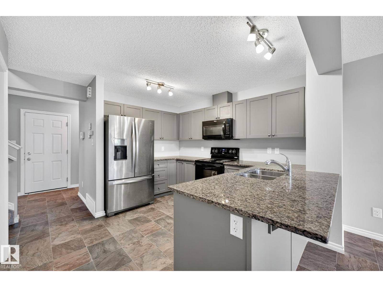 Edmonton, AB T6X2E4,3820 WEIDLE CR SW