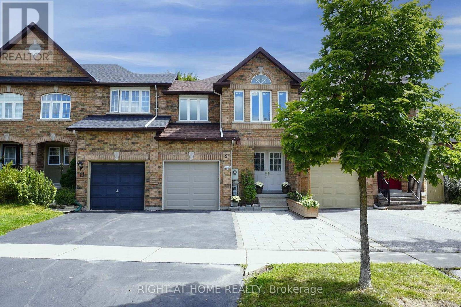 Richmond Hill (oak Ridges), ON L4E4E3,9 AURAGLEN STREET