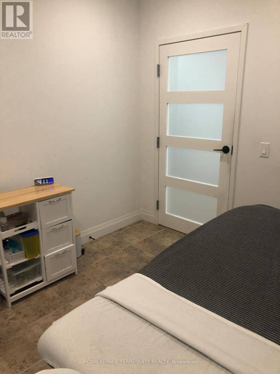 Vaughan (east Woodbridge), ON L4L9P1,8611 Weston RD #13-202