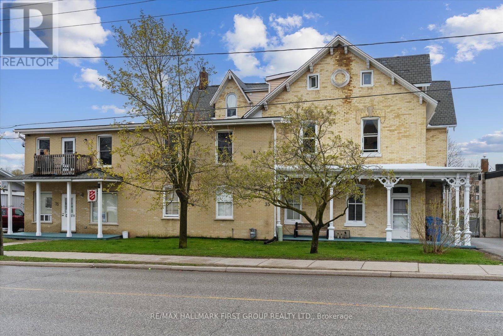 Uxbridge, ON L9P1H1,35 TORONTO STREET N