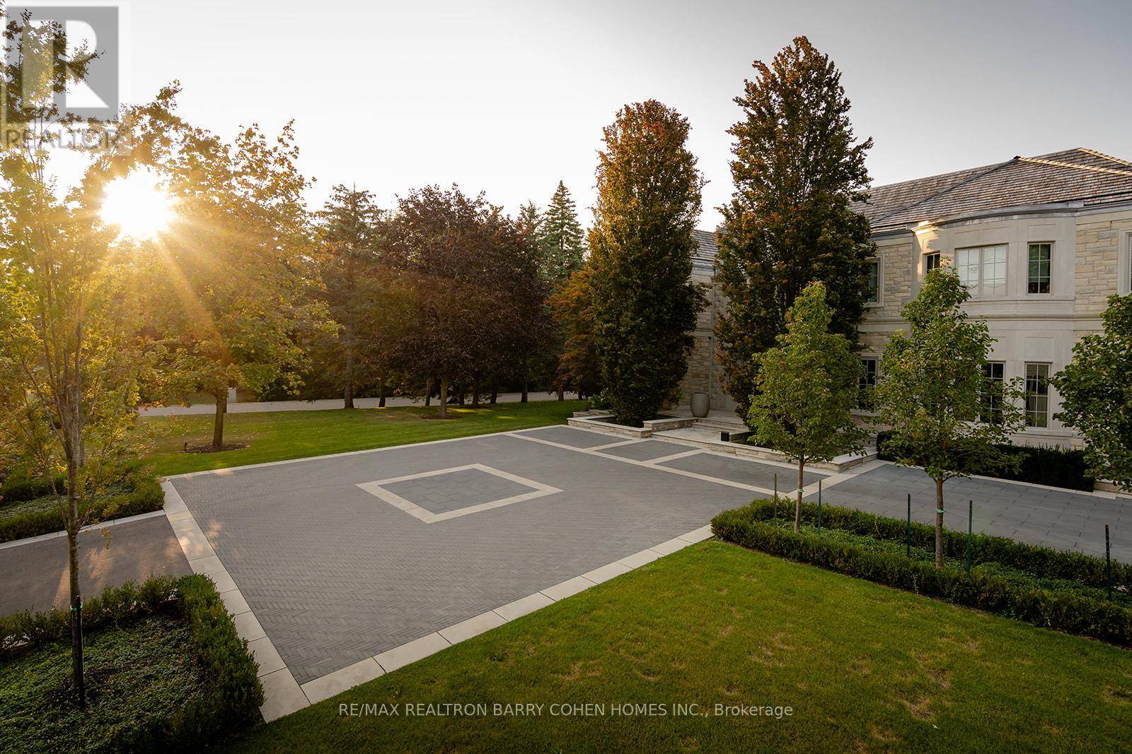 Vaughan (east Woodbridge), ON L4L2W5,186 PINE VALLEY CRESCENT