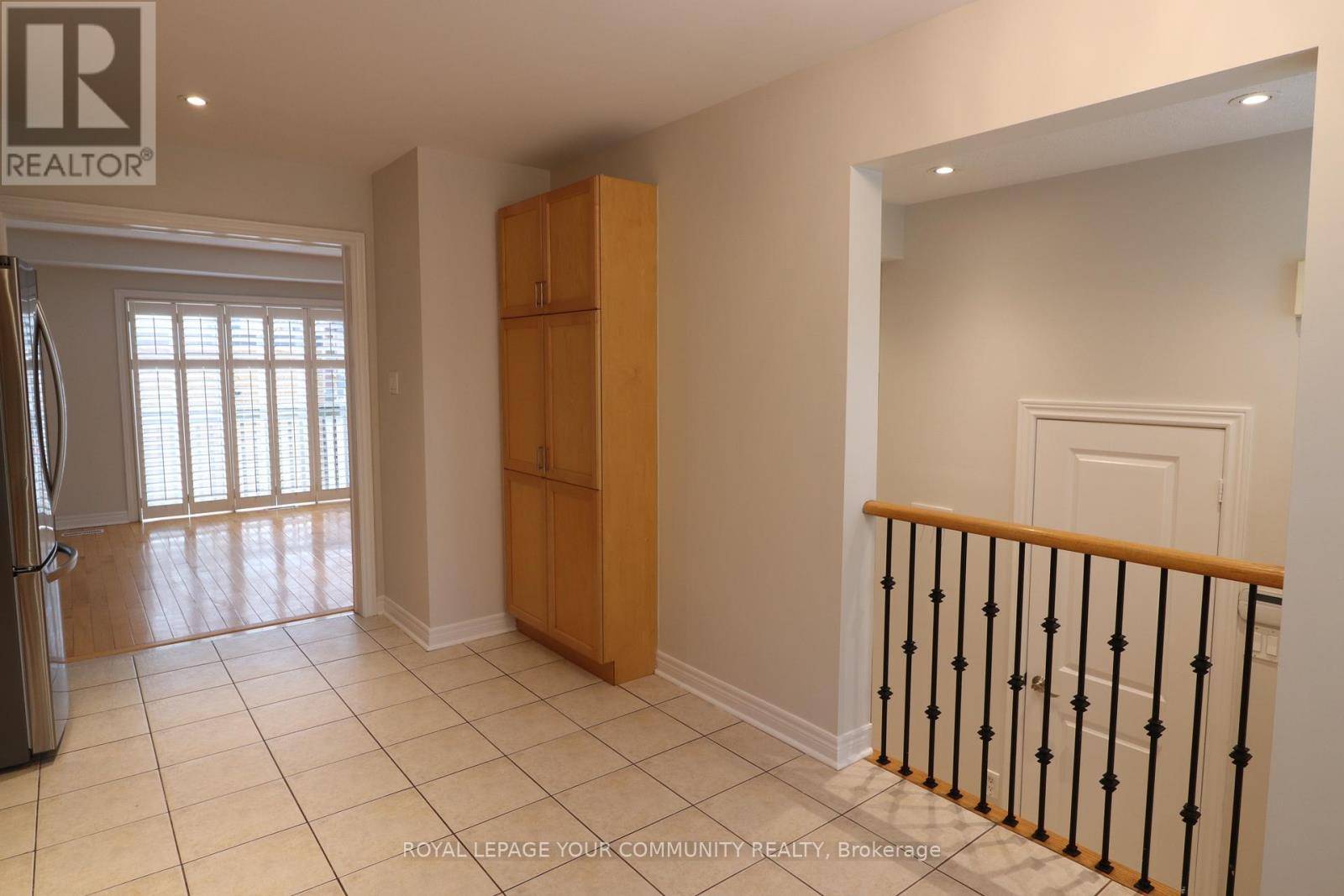 Vaughan (west Woodbridge), ON L4L2P3,20 Wallace ST #6