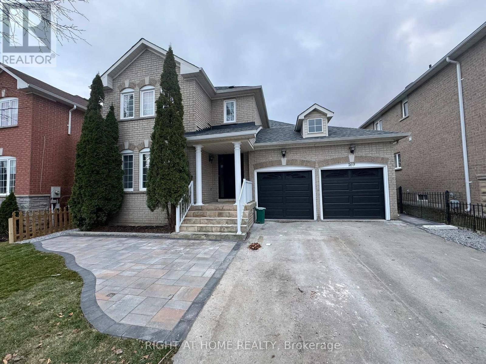 Newmarket (woodland Hill), ON L3X2Z7,169 FLAGSTONE WAY