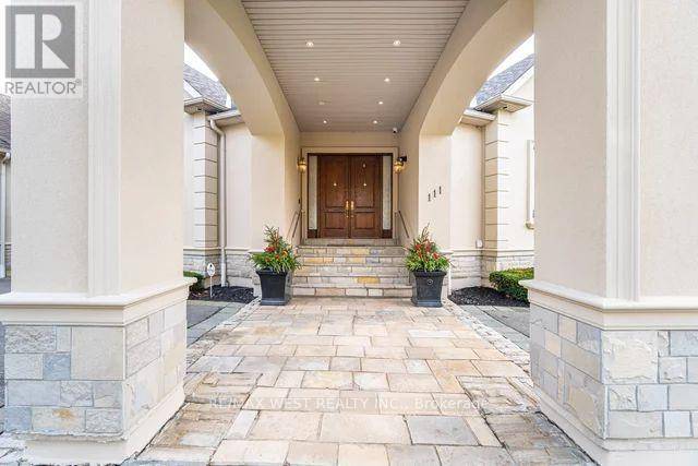 Vaughan (kleinburg), ON L3L0A9,111 MATTUCCI COURT N