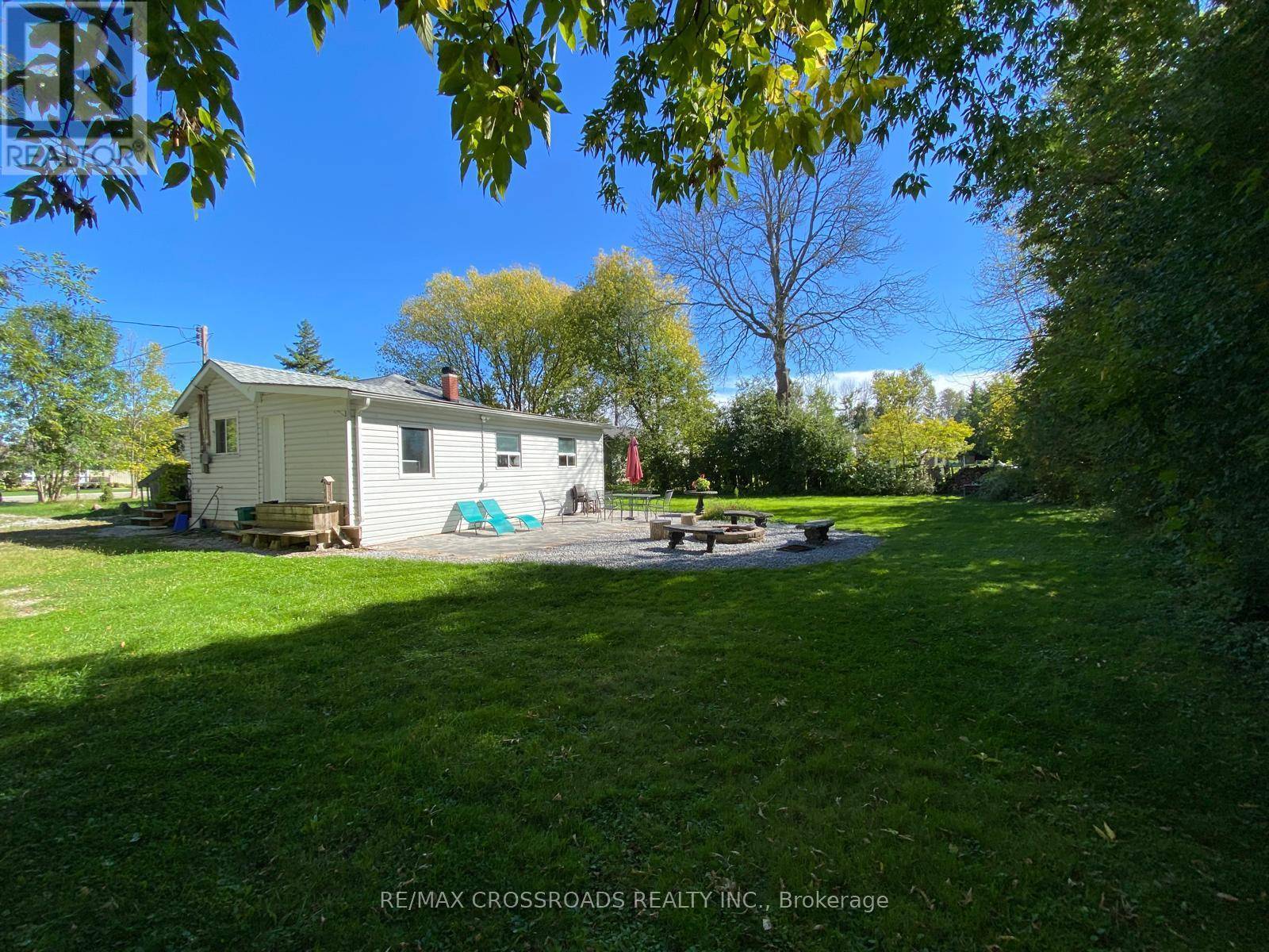 Georgina (historic Lakeshore Communities), ON L0E1S0,18 JOEL AVENUE