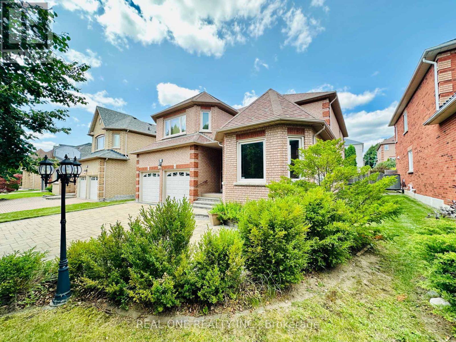 Richmond Hill (bayview Hill), ON L4B3W4,18 HENRICKS CRESCENT