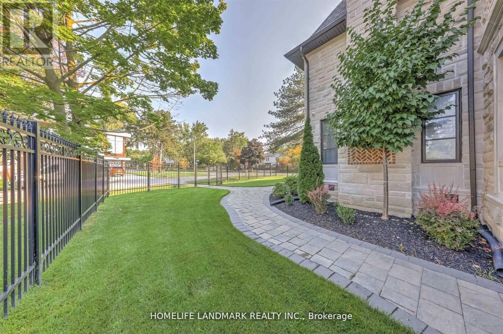 Markham (bayview Glen), ON L3T2X3,21 HAMMOK CRESCENT