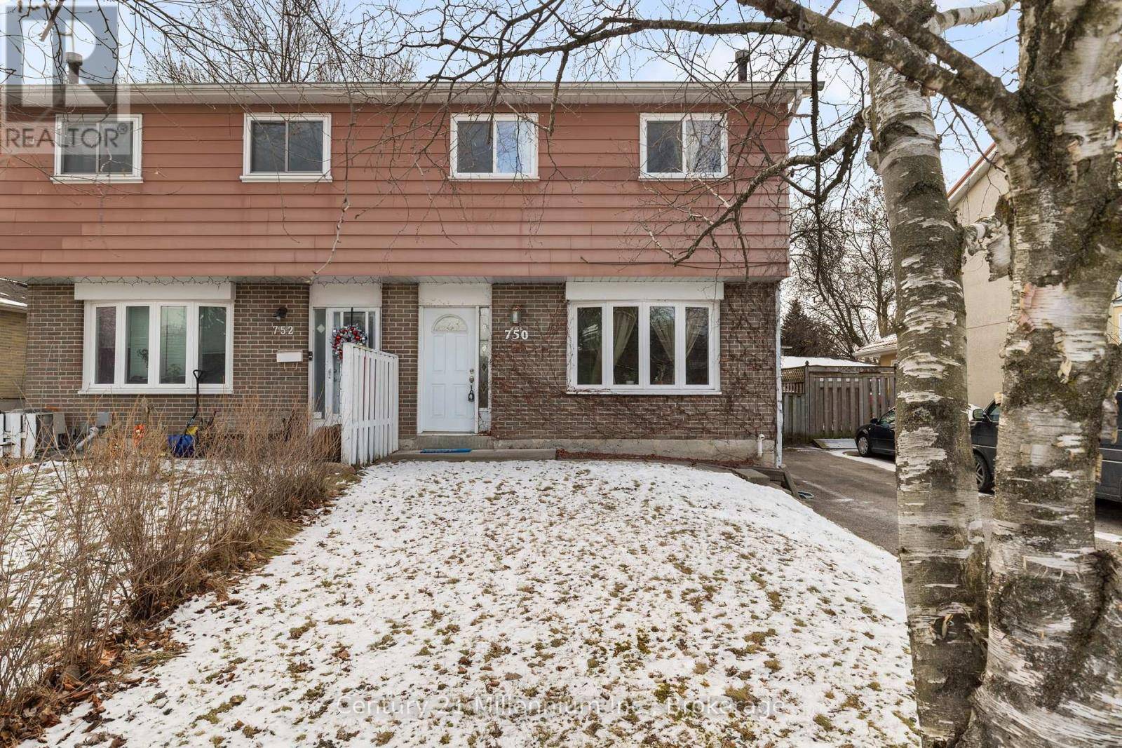 Newmarket (huron Heights-leslie Valley), ON L3Y3B8,750 ELGIN STREET