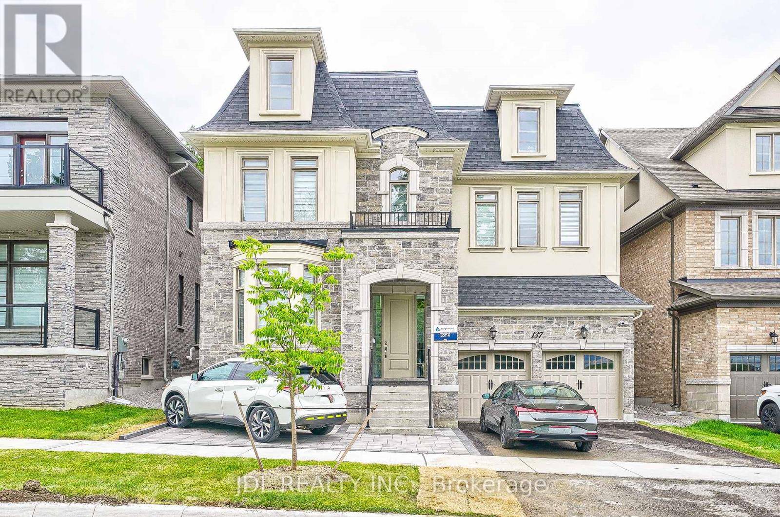 Richmond Hill (observatory), ON L4C2R4,137 HILLSVIEW DR #Room 3A