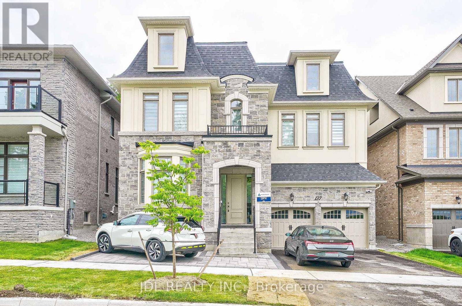 Richmond Hill (observatory), ON L4C2R4,137 HILLSVIEW DR #Room 1F