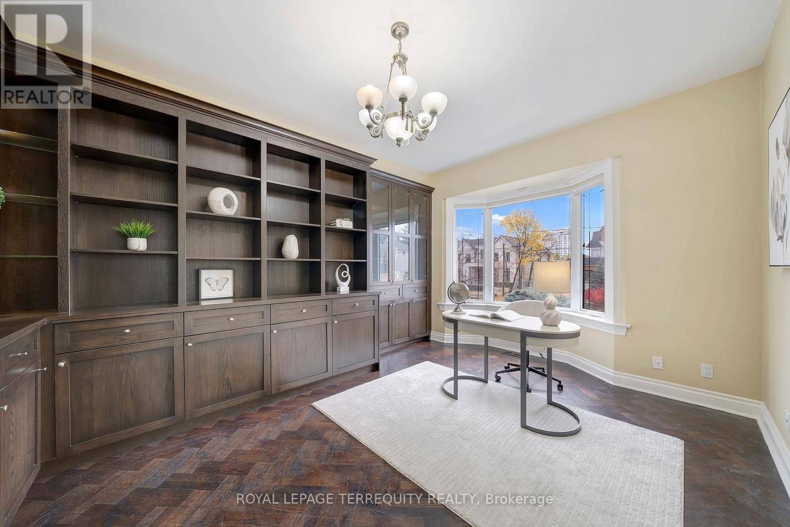 Vaughan (crestwood-springfarm-yorkhill), ON L4J1B7,166 ARNOLD AVENUE