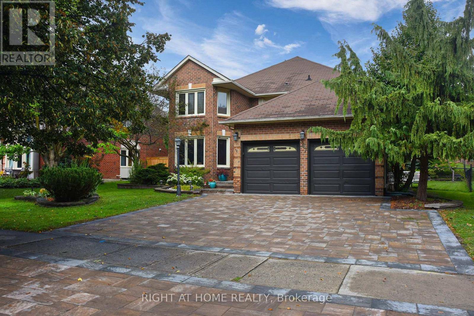 Newmarket (glenway Estates), ON L3X1B4,367 FAIRWAY GARDENS